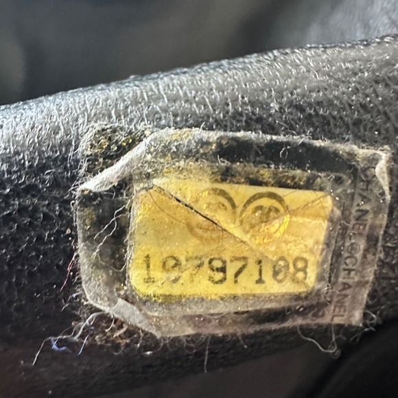 Chanel Luxe Ligne Bowler - Picture 6 of 16